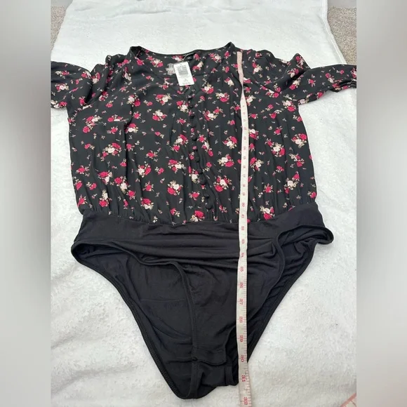NWT Torrid Floral Silk Bodysuit - Picture 5 of 6